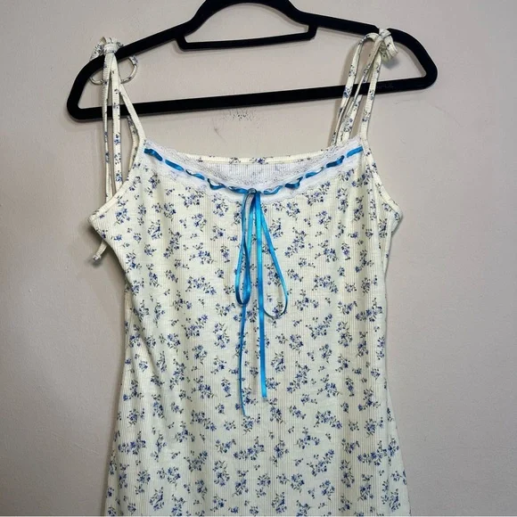 Floral Blue and White Nightgown or dress i think it can go either way - Picture 2 of 4